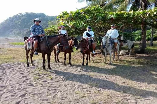 jaco-horseback-riding-tour-in-nature
